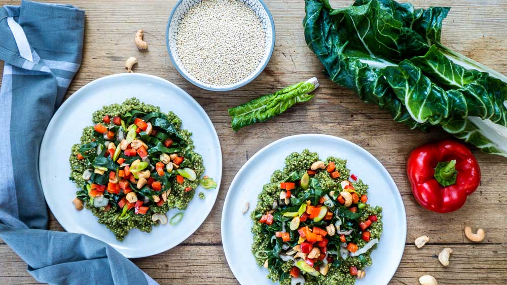 Grüner Quinoa mit Mangold, Zitrone und Cashewkernen | familyfoodtrip ...