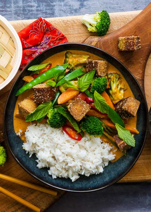 rotes-tofu-curry-brokkoli-koriander